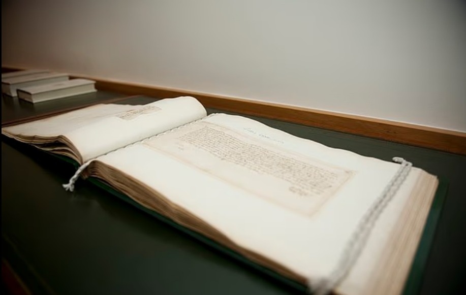 أقدم رسالة حب